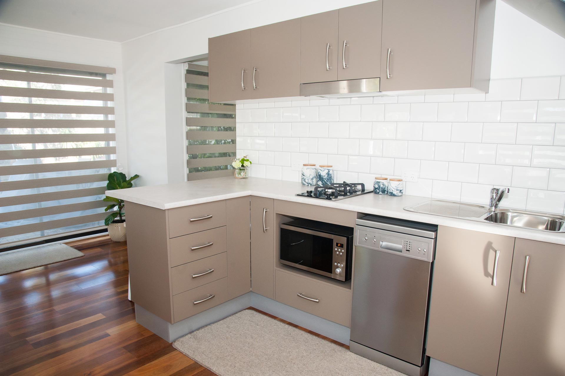 Well appointed kitchen with all modern appliances